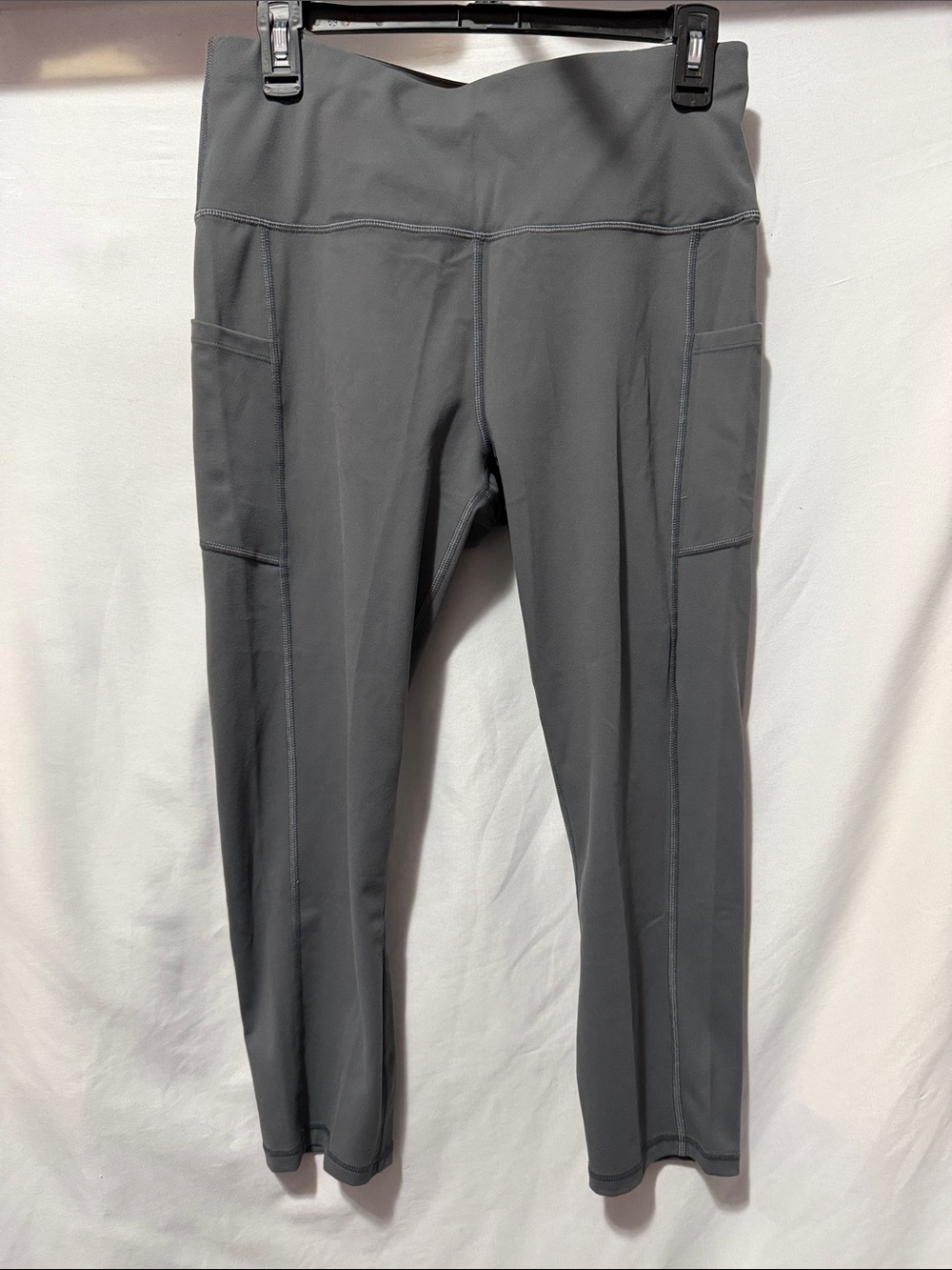 High-Rise Gray Active Leggings with Side Pockets